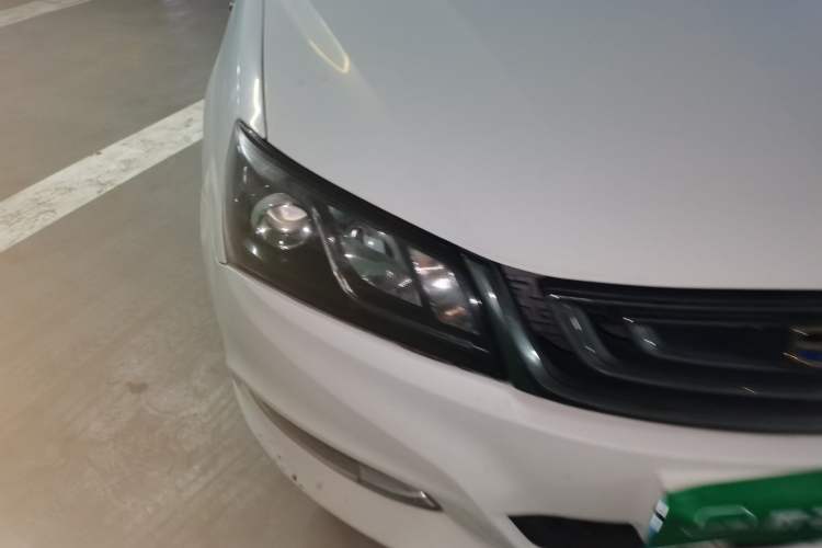 Used Geely Auto Emgrand 2017 Sedan Million Edition 1.5L CVT Upward Version Right Front Headlight