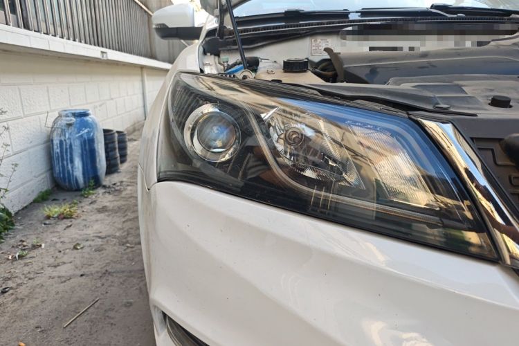 Used Geely Auto Emgrand 2017 Sedan Million Edition 1.3T Manual Top-Grade Version Right Front Headlight