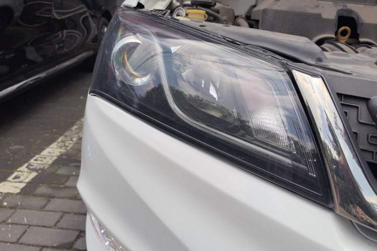 Used Geely Auto Emgrand 2017 Sedan Million Edition 1.5L Manual Luxury Model Right Front Headlight