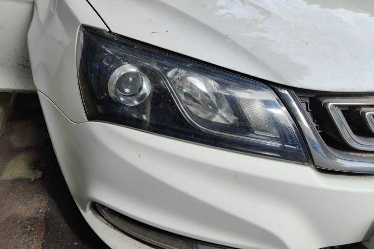 Used Geely Auto Emgrand 2017 Sedan Million Edition 1.5L CVT Upward Version Right Front Headlight