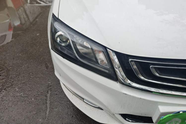 Used Geely Auto Emgrand 2017 Sedan Million Edition 1.5L CVT Luxury Model Right Front Headlight