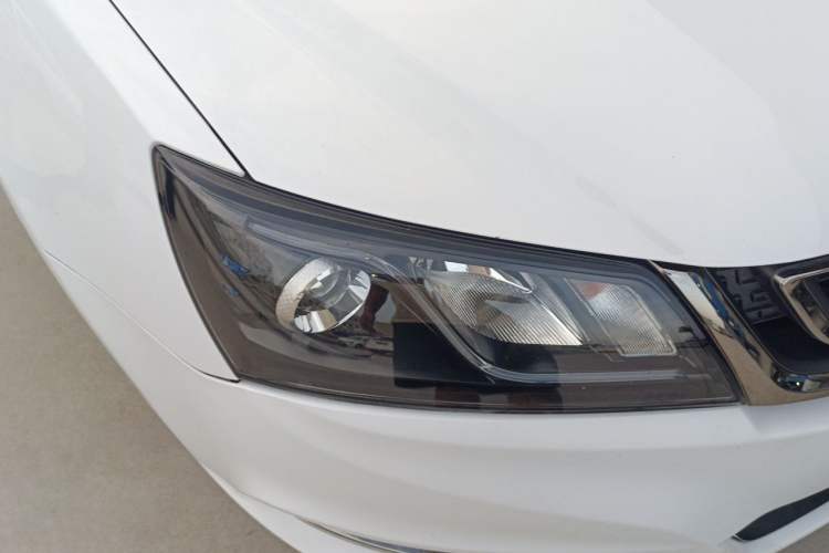 Used Geely Auto Emgrand 2017 Sedan Million Edition 1.5L Manual - Upward Version Right Front Headlight