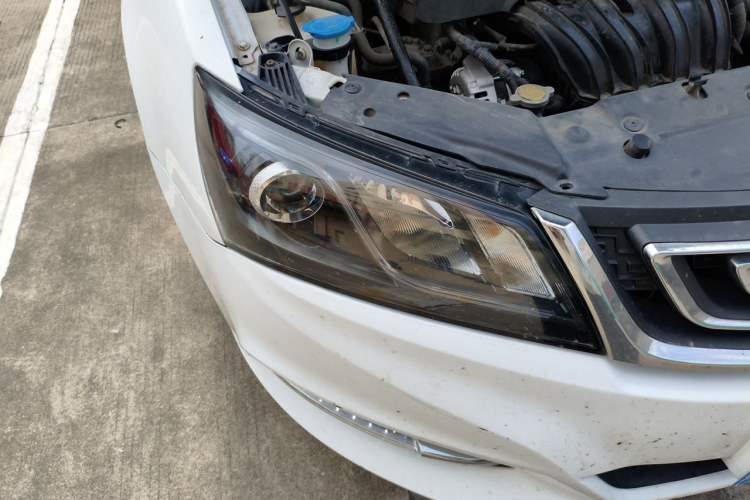 Used Geely Auto Emgrand 2017 Sedan Million Edition 1.5L CVT Luxury Model Right Front Headlight