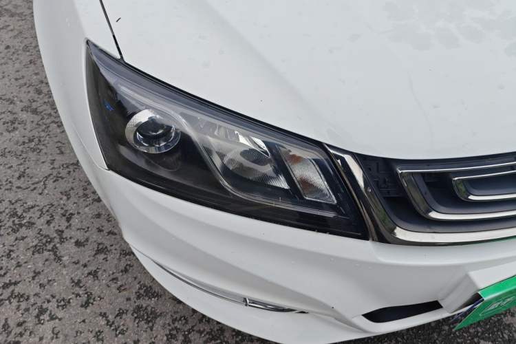 Used Geely Auto Emgrand 2017 Sedan Million Edition 1.5L CVT Upward Connectivity Version Right Front Headlight