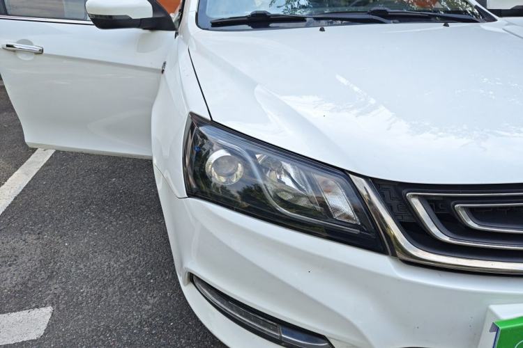 Used Geely Auto Emgrand 2017 Sedan Million Edition 1.5L Manual - Upward Version Right Front Headlight