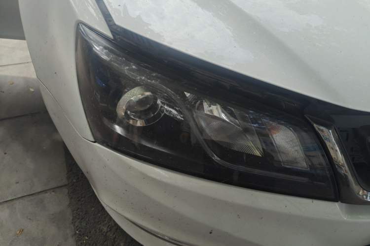 Used Geely Auto Emgrand 2017 Sedan Million Edition 1.5L Manual Upward Connect Version Right Front Headlight