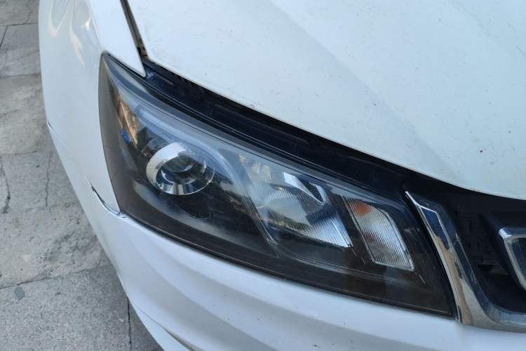 Used Geely Auto Emgrand 2017 Sedan Million Edition 1.5L Manual Luxury Model Right Front Headlight