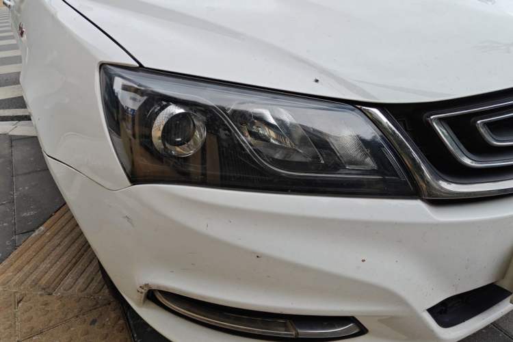 Used Geely Auto Emgrand 2017 Sedan Million Edition 1.5L Manual Upward Connect Version Right Front Headlight