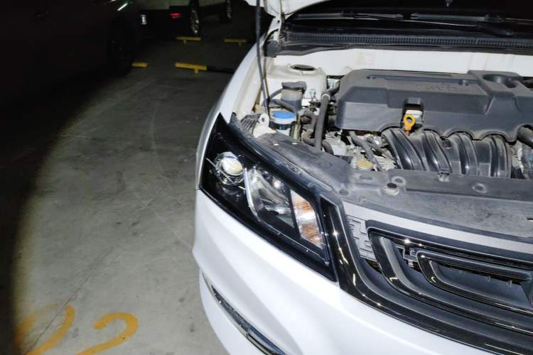 Used Geely Auto Emgrand 2017 Sedan Million Edition 1.5L CVT Upward Version Right Front Headlight