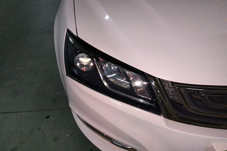 Used Geely Auto Emgrand 2017 Sedan Million Edition 1.5L CVT Upward Version Right Front Headlight