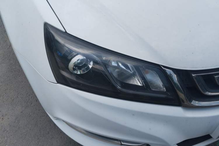 Used Geely Auto Emgrand 2017 Sedan Million Edition 1.5L CVT Luxury Model Right Front Headlight