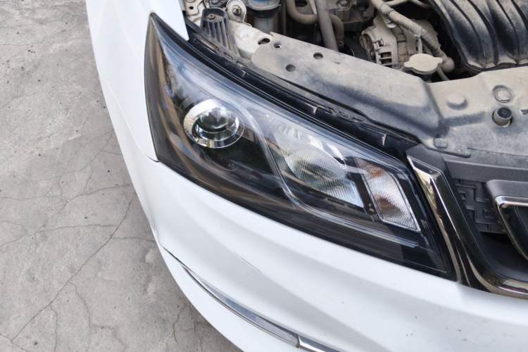 Used Geely Auto Emgrand 2017 Sedan Million Edition 1.5L Manual - Upward Version Right Front Headlight