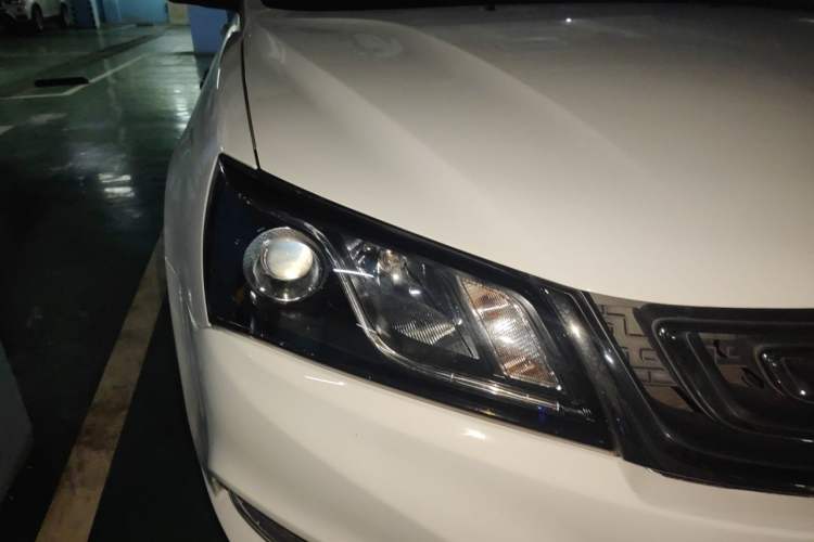 Used Geely Auto Emgrand 2017 Sedan Million Edition 1.5L Manual - Upward Version Right Front Headlight