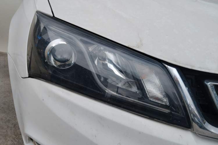 Used Geely Auto Emgrand 2017 Sedan Million Edition 1.5L Manual - Upward Version Right Front Headlight