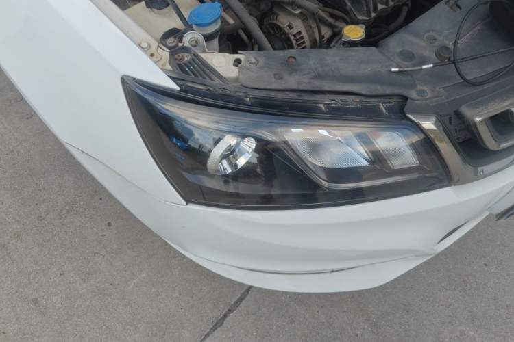 Used Geely Auto Emgrand 2017 Sedan Million Edition 1.5L CVT Upward Version Right Front Headlight