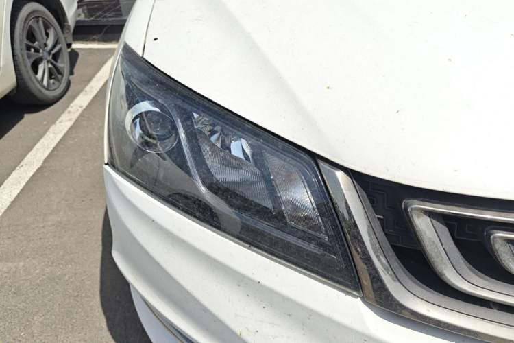 Used Geely Auto Emgrand 2017 Sedan Million Edition 1.5L Manual Luxury Model Right Front Headlight