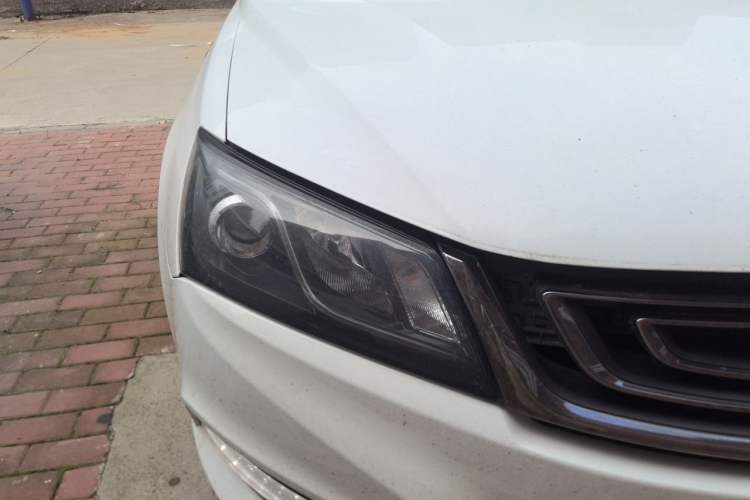 Used Geely Auto Emgrand 2017 Sedan Million Edition 1.5L CVT Upward Version Right Front Headlight