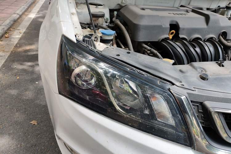 Used Geely Auto Emgrand 2017 Sedan Million Edition 1.5L Manual - Upward Version Right Front Headlight