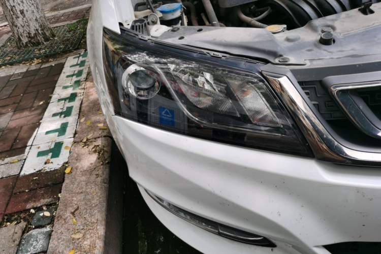 Used Geely Auto Emgrand 2017 Sedan Million Edition 1.5L Manual Luxury Model Right Front Headlight