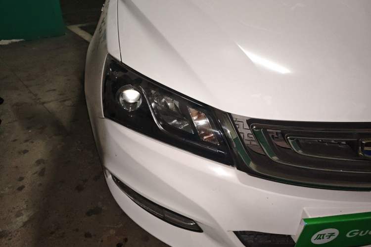 Used Geely Auto Emgrand 2017 Sedan Million Edition 1.5L CVT Upward Connectivity Version Right Front Headlight