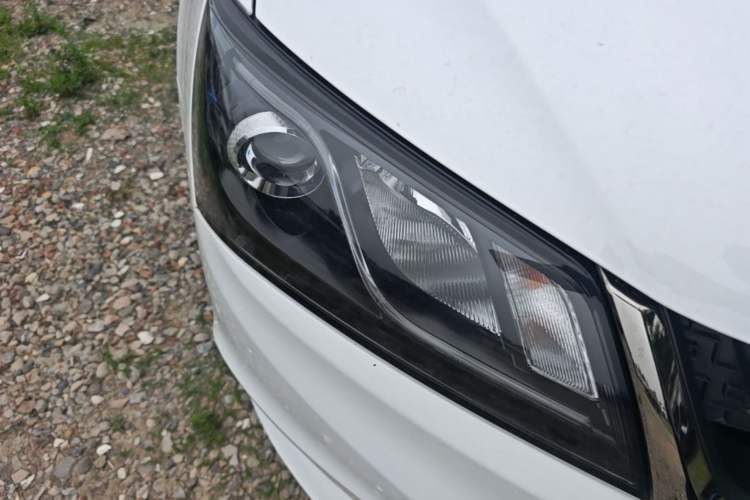 Used Geely Auto Emgrand 2017 Sedan Million Edition 1.5L Manual - Upward Version Right Front Headlight