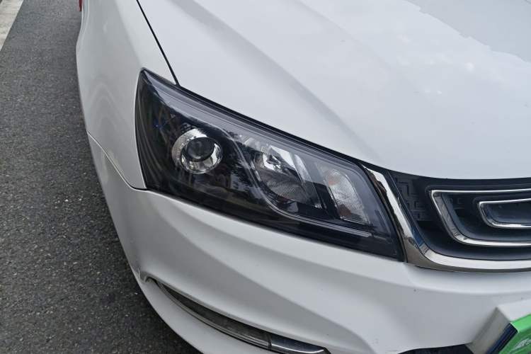 Used Geely Auto Emgrand 2017 Sedan Million Edition 1.5L Manual - Upward Version Right Front Headlight