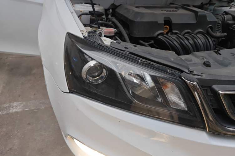 Used Geely Auto Emgrand 2017 Sedan Million Edition 1.5L Manual Luxury Model Right Front Headlight