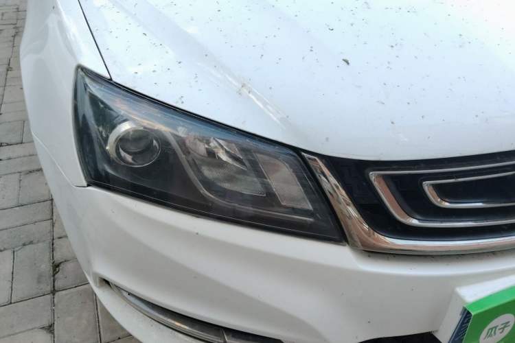 Used Geely Auto Emgrand 2017 Sedan Million Edition 1.5L CVT Upward Version Right Front Headlight