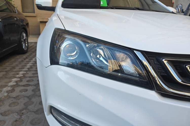 Used Geely Auto Emgrand 2017 Sedan Million Edition 1.5L Manual Luxury Model Right Front Headlight