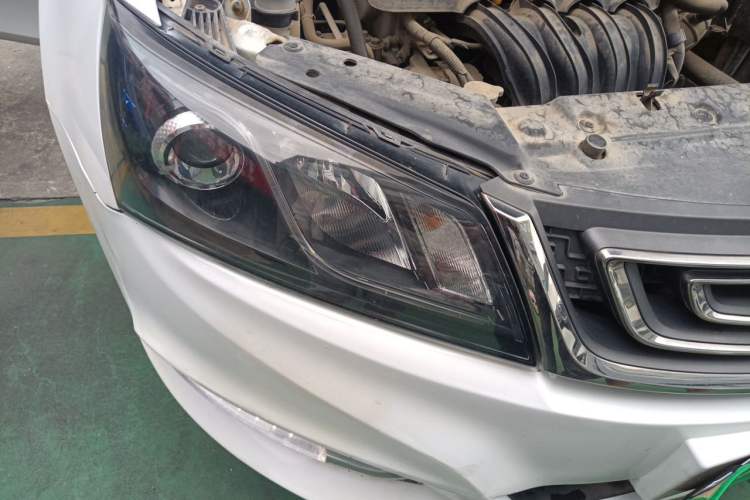 Used Geely Auto Emgrand 2017 Sedan Million Edition 1.5L Manual - Upward Version Right Front Headlight