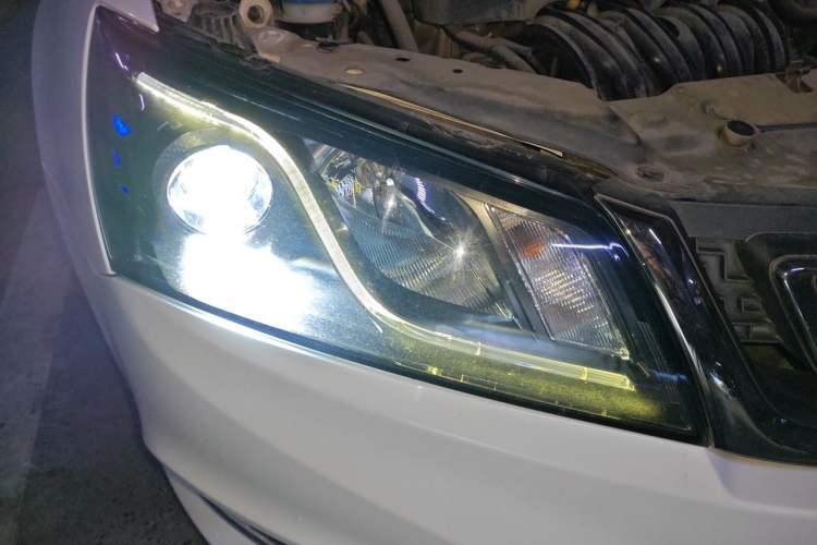 Used Geely Auto Emgrand 2017 Sedan Million Edition 1.5L Manual - Upward Version Right Front Headlight
