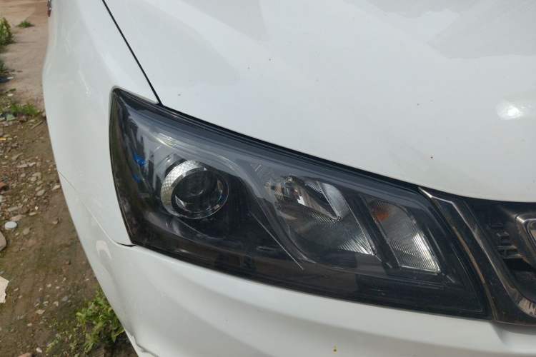 Used Geely Auto Emgrand 2017 Sedan Million Edition 1.5L Manual Upward Connect Version Right Front Headlight