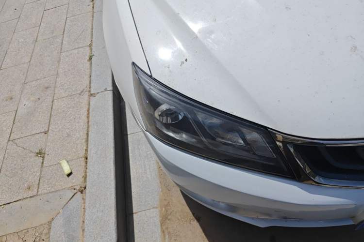Used Geely Auto Emgrand 2017 Hatchback RS Million Edition 1.5L Manual Upward Version Right Front Headlight