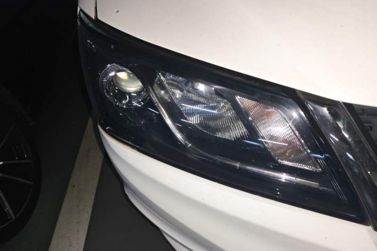 Used Geely Auto Emgrand 2017 Sedan Million Edition 1.5L CVT Luxury Model Right Front Headlight