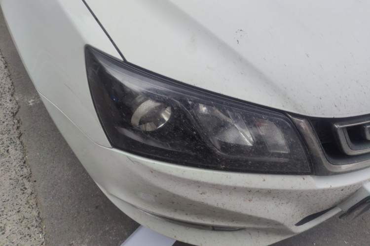 Used Geely Auto Emgrand 2017 Sedan Million Edition 1.5L CVT Upward Connectivity Version Right Front Headlight