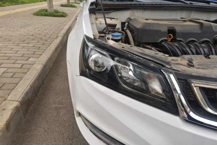 Used Geely Auto Emgrand 2017 Sedan Million Edition 1.5L CVT Upward Version Right Front Headlight