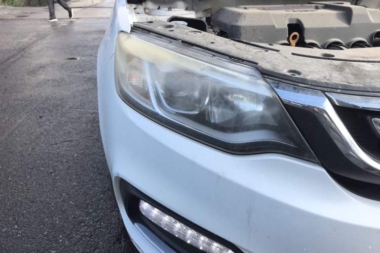 Used Geely Auto Emgrand 2017 Sedan Million Edition 1.5L Manual Upward Connect Version Right Front Headlight