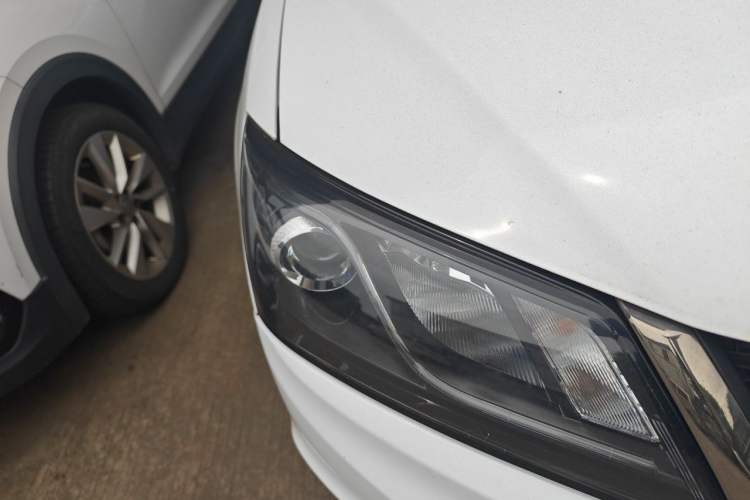 Used Geely Auto Emgrand 2017 Sedan Million Edition 1.5L CVT Upward Version Right Front Headlight