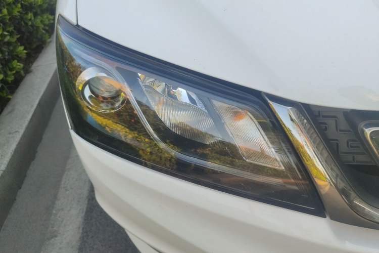 Used Geely Auto Emgrand 2017 Sedan Million Edition 1.5L Manual Luxury Model Right Front Headlight