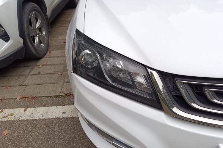 Used Geely Auto Emgrand 2017 Sedan Million Edition 1.5L Manual - Upward Version Right Front Headlight