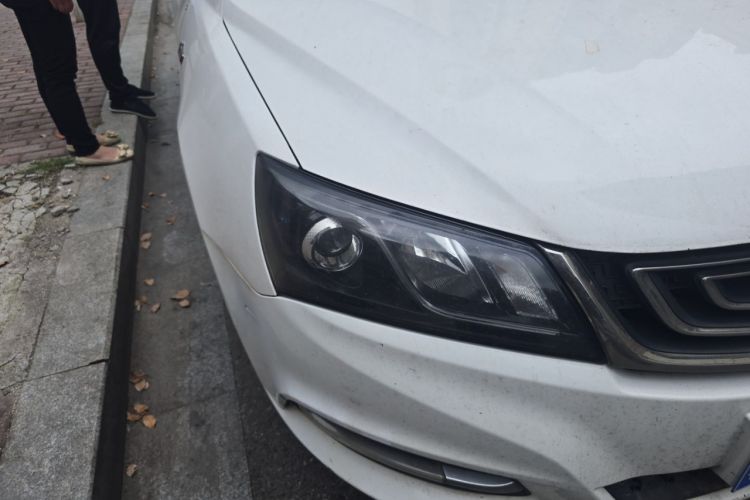 Used Geely Auto Emgrand 2017 Sedan Million Edition 1.5L CVT Upward Version Right Front Headlight