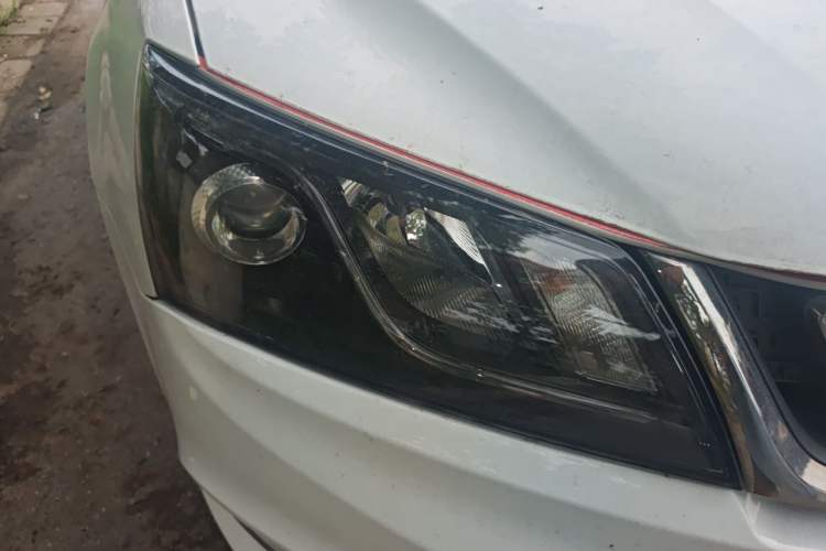 Used Geely Auto Emgrand 2017 Sedan Million Edition 1.5L CVT Luxury Model Right Front Headlight