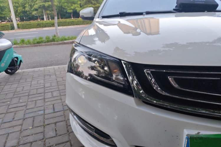 Used Geely Auto Emgrand 2017 Sedan Million Edition 1.5L CVT Luxury Model Right Front Headlight