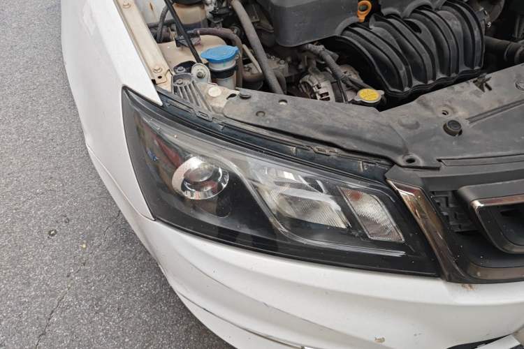 Used Geely Auto Emgrand 2017 Sedan Million Edition 1.5L CVT Upward Version Right Front Headlight