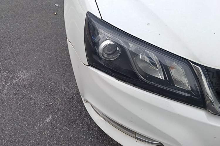 Used Geely Auto Emgrand 2017 Sedan Million Edition 1.5L CVT Luxury Model Right Front Headlight