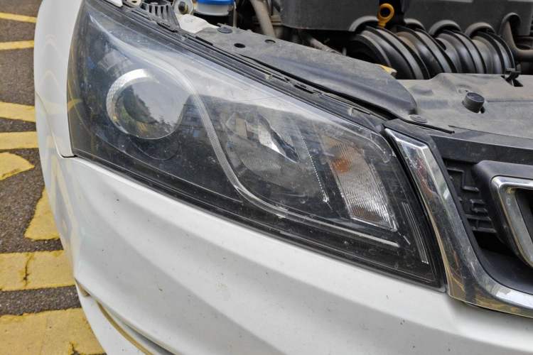 Used Geely Auto Emgrand 2017 Sedan Million Edition 1.5L Manual - Upward Version Right Front Headlight