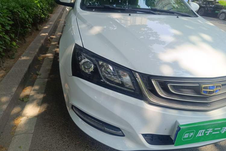 Used Geely Auto Emgrand 2017 Sedan Million Edition 1.5L CVT Luxury Model Right Front Headlight
