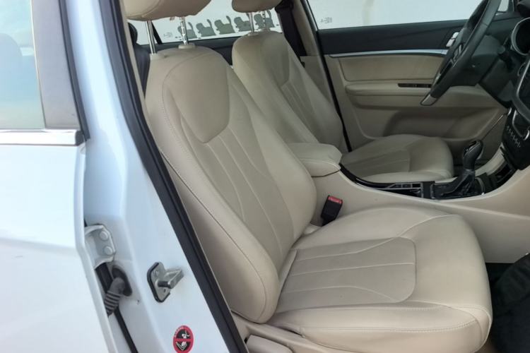 Used Geely Auto Emgrand 2017 Sedan Million Edition 1.5L CVT Luxury Model Right Front Seat