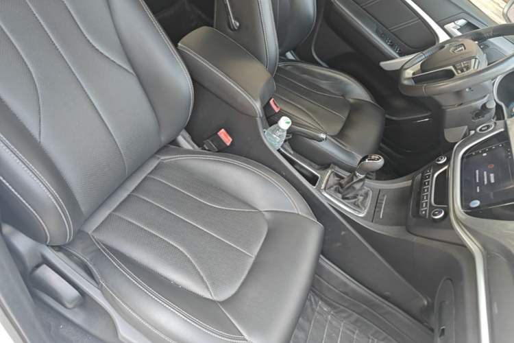 Used Geely Auto Emgrand 2017 Sedan Million Edition 1.5L Manual Upward Connect Version Right Front Seat