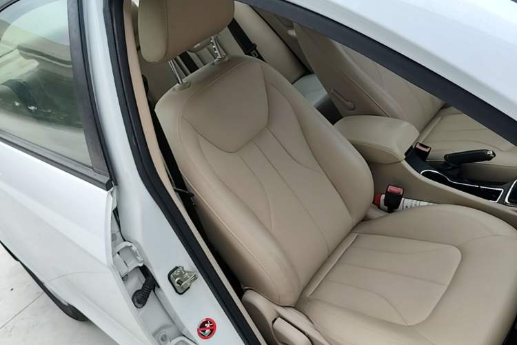 Used Geely Auto Emgrand 2017 Sedan Million Edition 1.5L Manual Luxury Model Right Front Seat